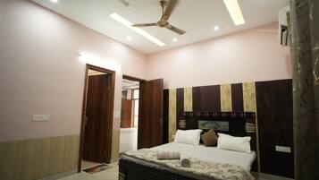 Een strijkplank/strijkijzer, gratis wifi