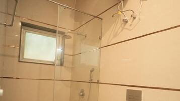 Gratis toiletartikelen, zeep, shampoo, toiletpapier