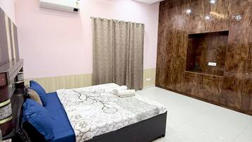 Villa, Garden View | Iron/ironing board, free WiFi