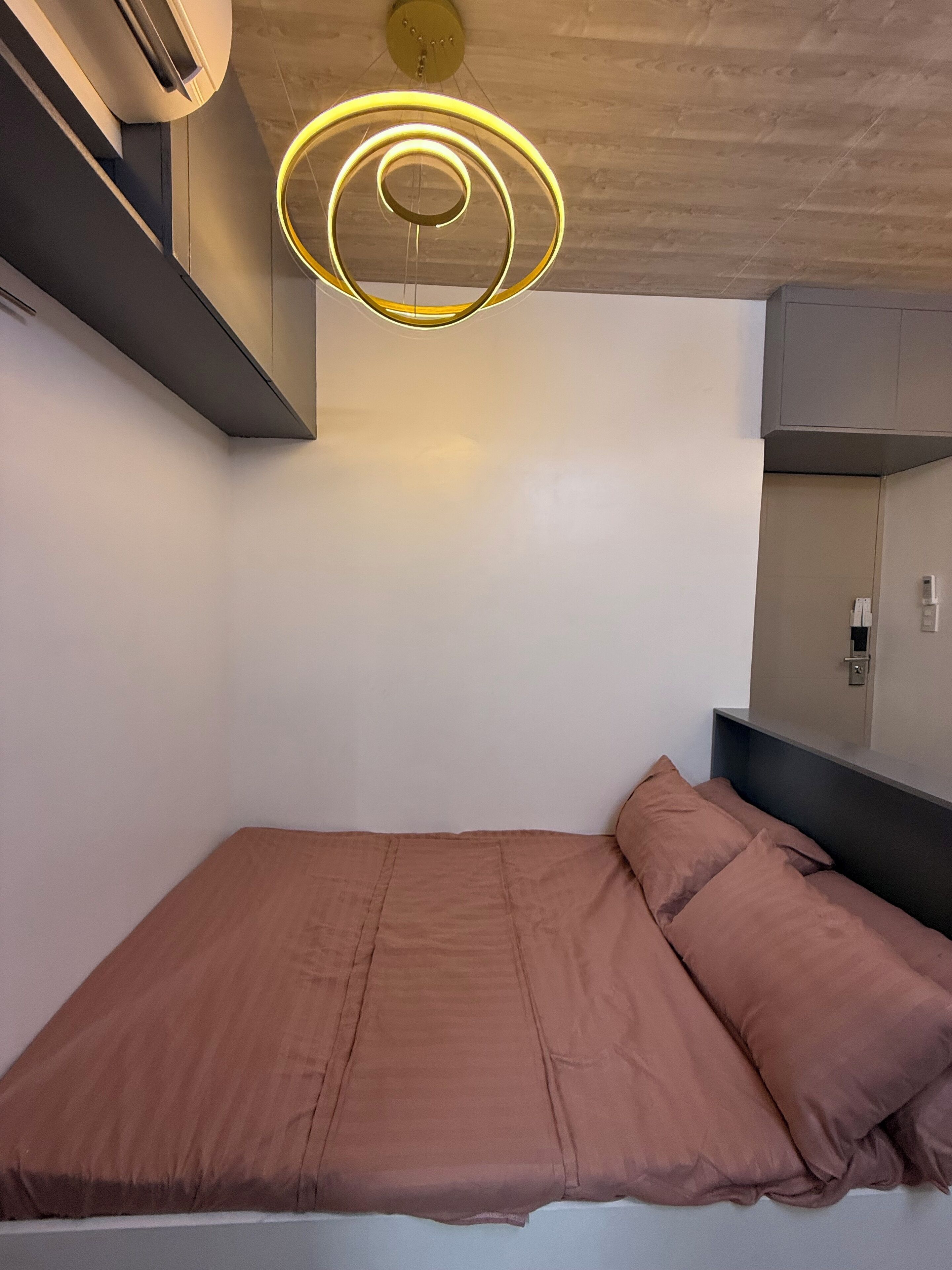 办公桌、熨斗/熨衣板、免费 WiFi、床单