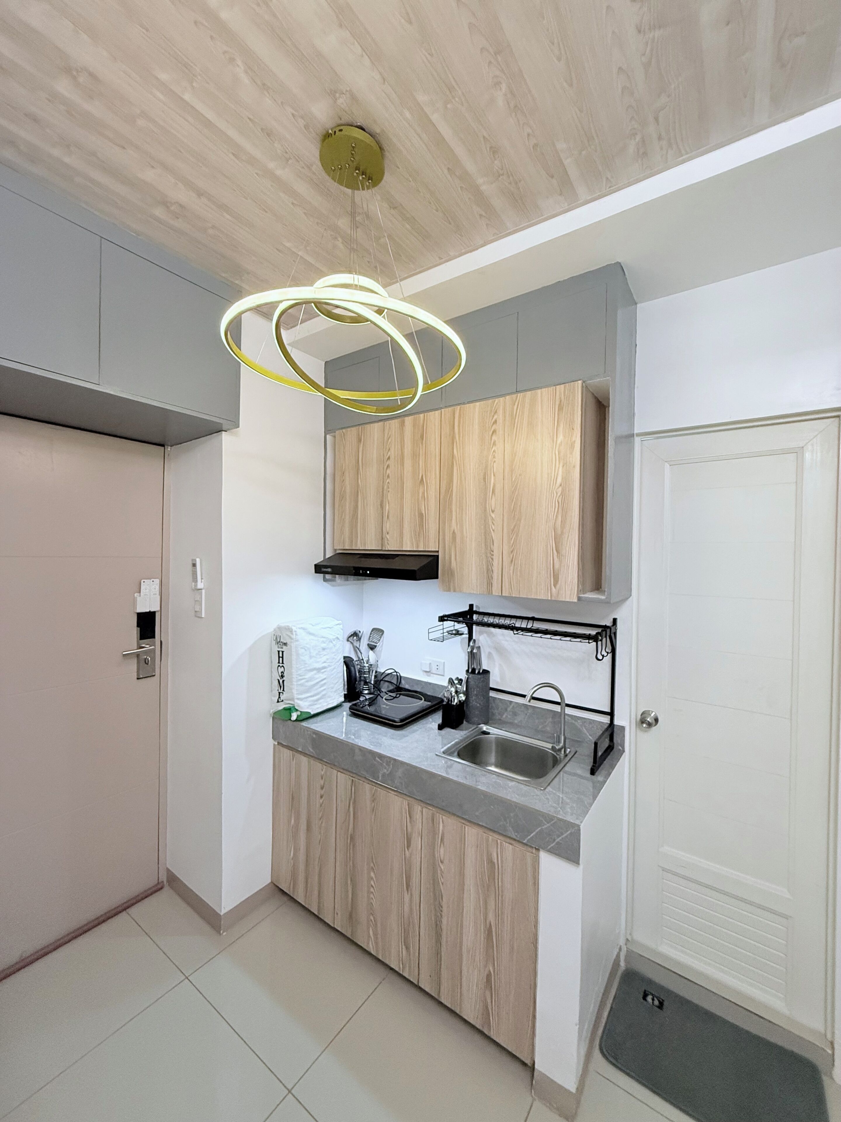 Fridge, microwave, stovetop, electric kettle