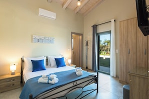 Iron/ironing board, travel cot, free WiFi, bed sheets - Villa Iokasti with heated pool (Rethymno)