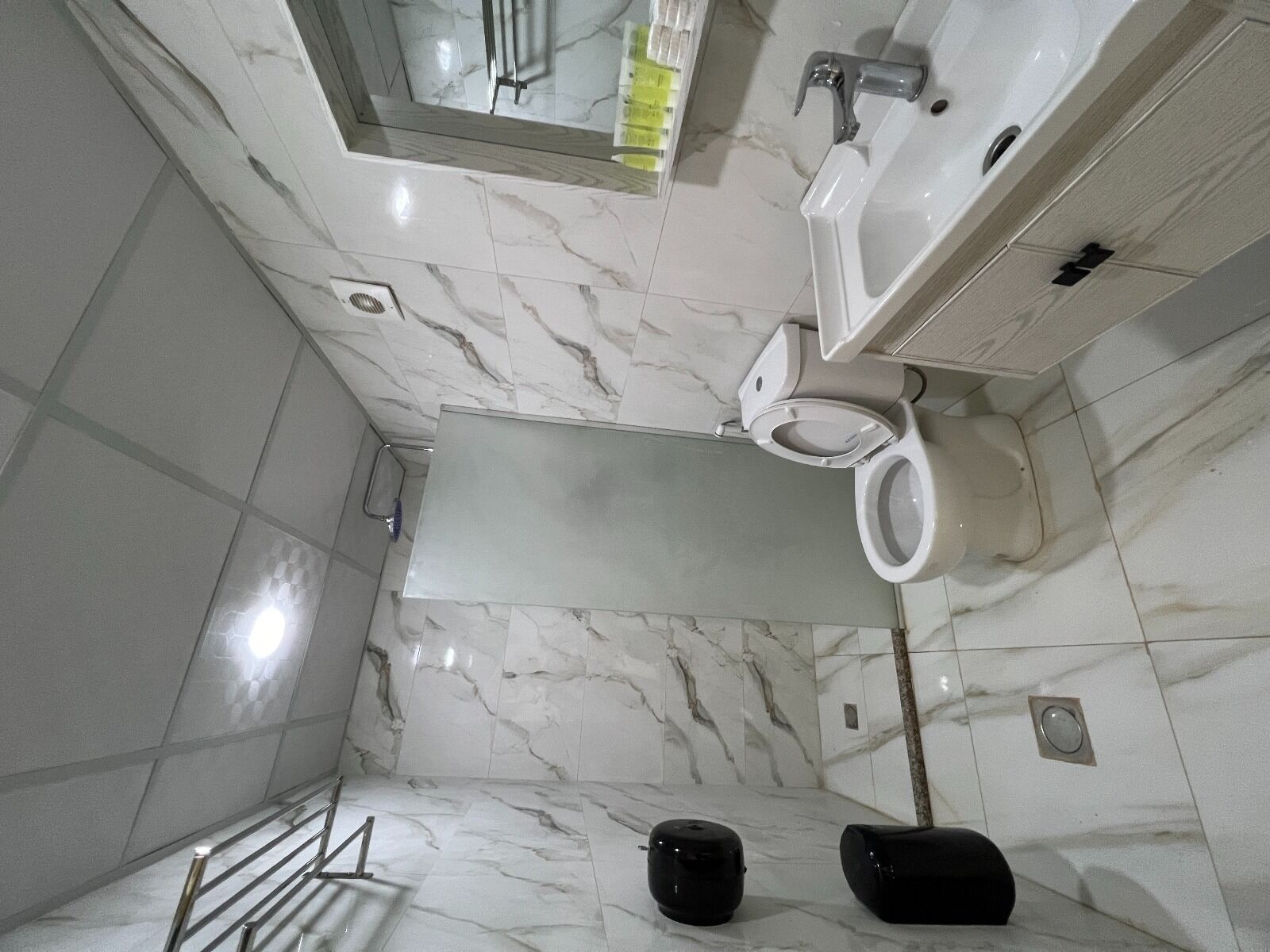 Dusche, Haartrockner, Handtücher