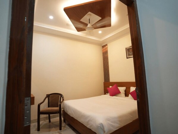 Deluxe Double Room | Free WiFi - Jay Shri Palace (Ayodhya)