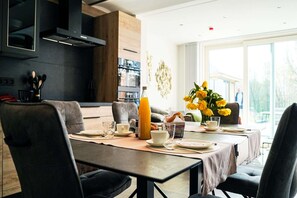 Dining - Peaceful holiday home near Hannut (Hannut)