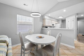 Dining - True Blue Golf Villa in Pawleys Island (Pawleys Island)