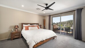 Een strijkplank/strijkijzer, gratis wifi, beddengoed