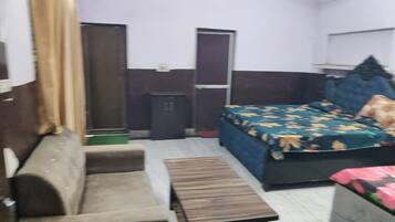 Family Room | Rollaway beds, free WiFi, bed sheets