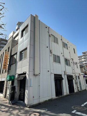 Exterior - Convenient Nakano Home near Station - Perfect for Budget Travelers (21) (中野区中央)