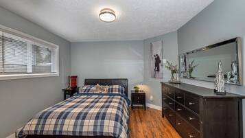 Iron/ironing board, free WiFi, bed sheets