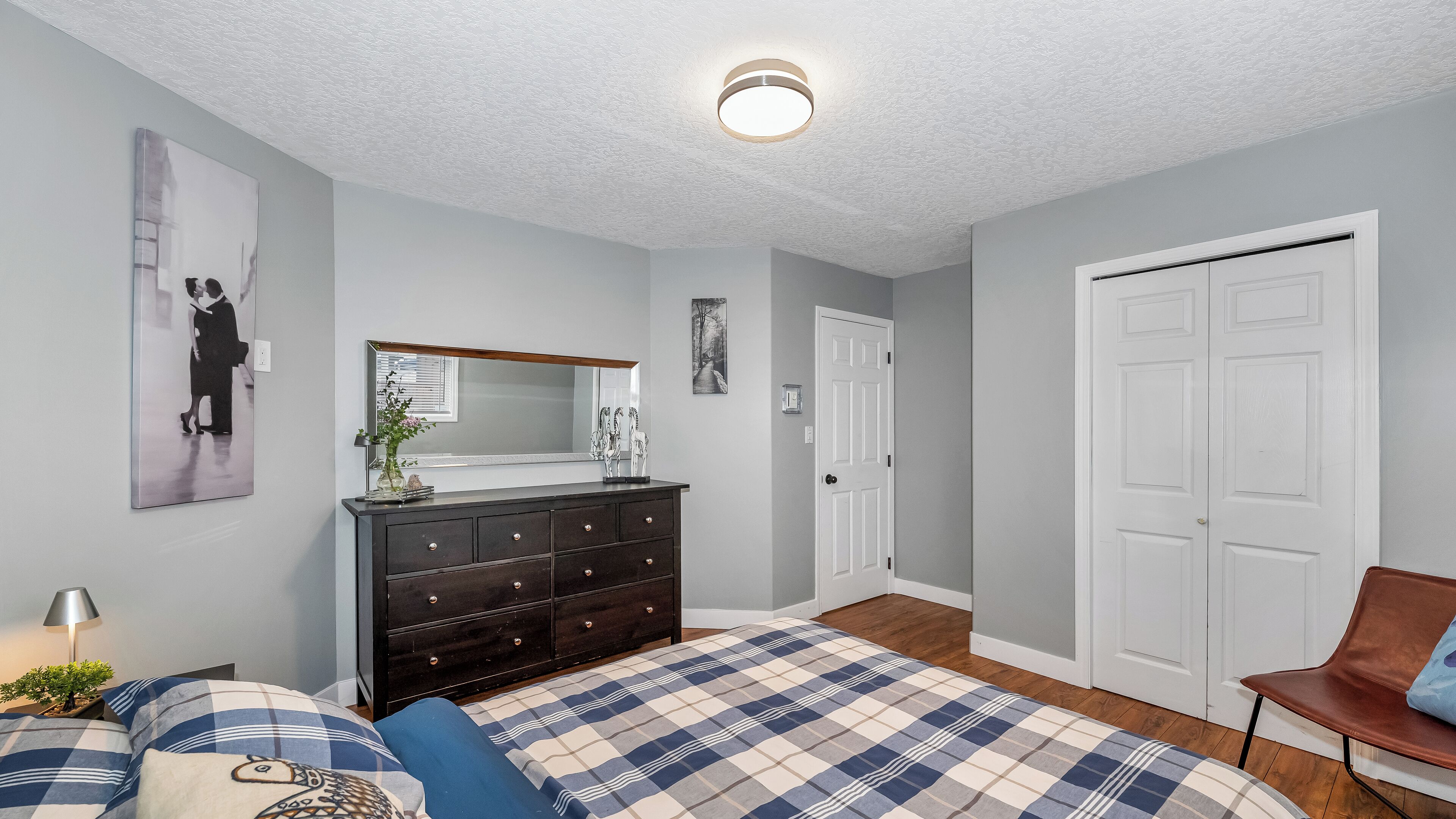 Suite Superior, vista cortile | Ferro/asse da stiro, Wi-Fi gratuito, lenzuola