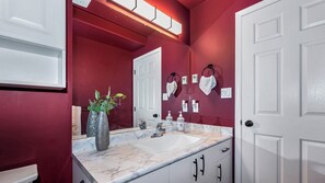 Suite superior, vistas al patio | Baño