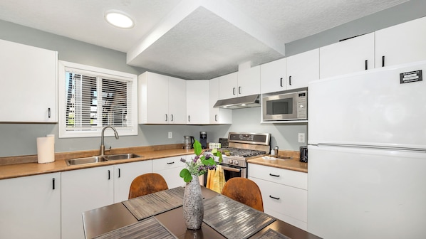 Superior-sviitti, näköala pihalle | Yksityinen keittiö