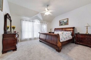 4 bedrooms, iron/ironing board, WiFi, bed sheets