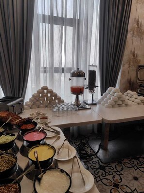 Free daily buffet breakfast - HOTEL MAHIKA (Siwan)