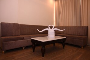 Luxury Suite | Living area