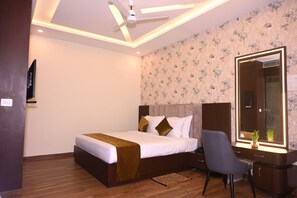 Deluxe Single Room | In-room safe, desk, laptop workspace, soundproofing - HOTEL MAHIKA (Siwan)