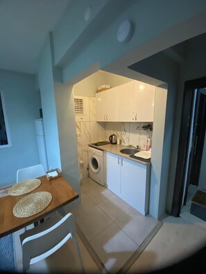 Superior Apartment, 1 Bedroom, Balcony | Private kitchen