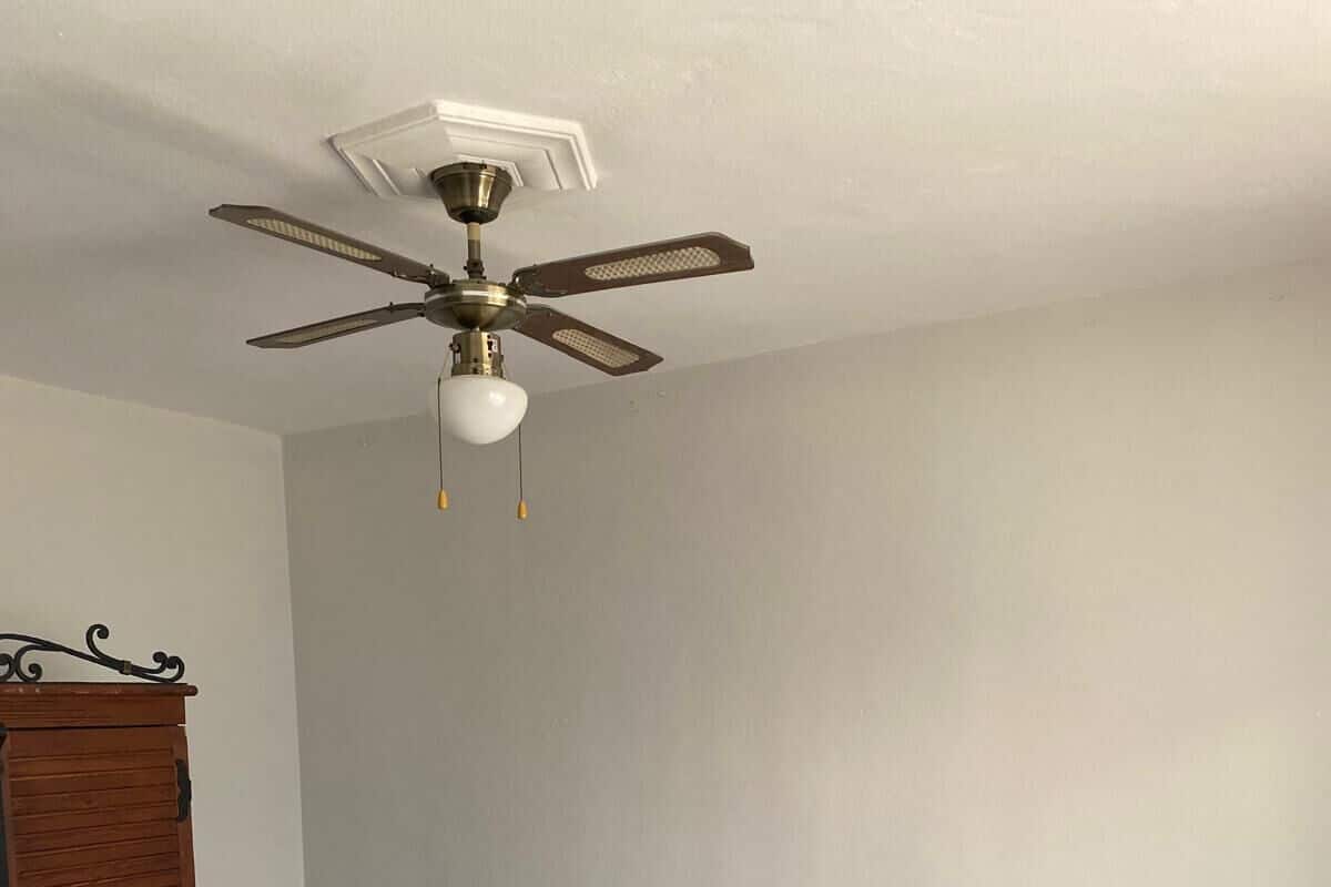 Desk, laptop workspace, iron/ironing board, free WiFi