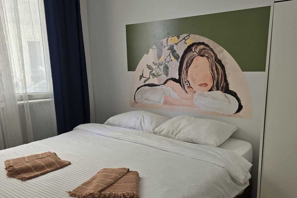 Desk, laptop workspace, iron/ironing board, free WiFi