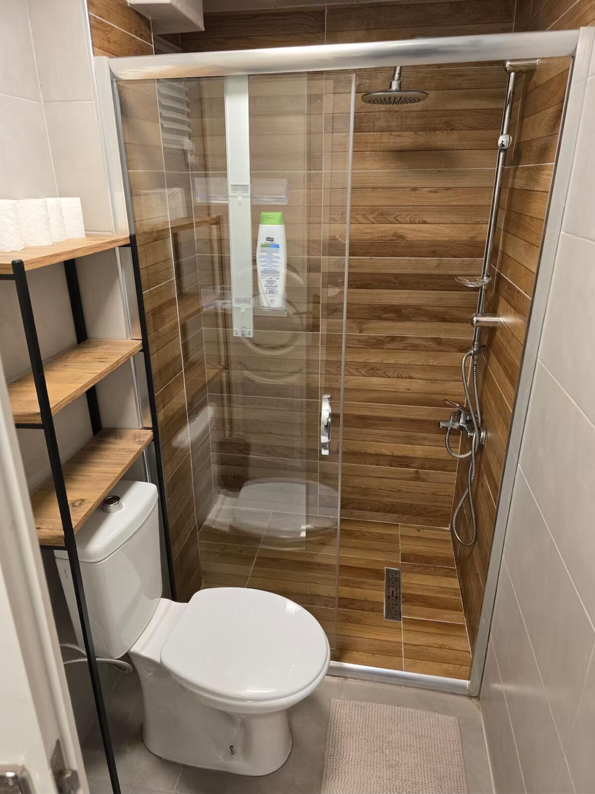 Family Suite with Balcony 8 | Bathroom | Shower, hair dryer, towels, soap