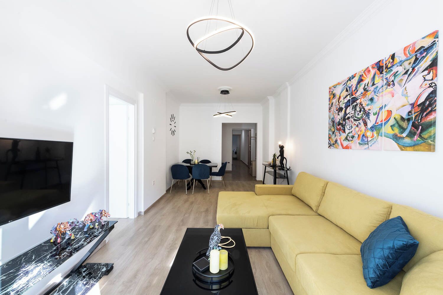 Leilighet, 4 soverom | Oppholdsområde | Flatskjerm-TV