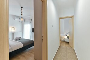 Apartamento, 4 quartos | Quartos à prova de som, ferros/tábuas de passar roupa, Wi-Fi de cortesia