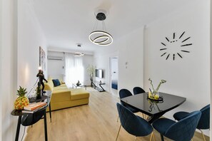 Apartamento, 4 habitaciones | Zona de estar
