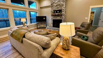 Smart-TV, Kamin, Arbeitsbereiche