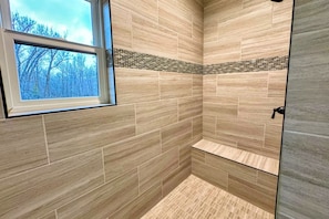 Spa - Modern Mountain Family Home on Ski Hill Road — Pet Friendly + A/C (Driggs)