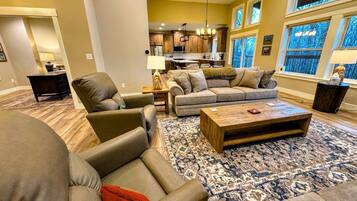 Smart-TV, Kamin, Arbeitsbereiche