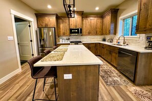 冰箱、微波炉、烤箱、炉灶