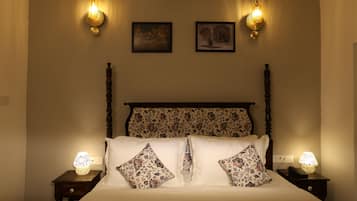 Traditional Room | Premium bedding, Tempur-Pedic beds, laptop workspace, blackout drapes