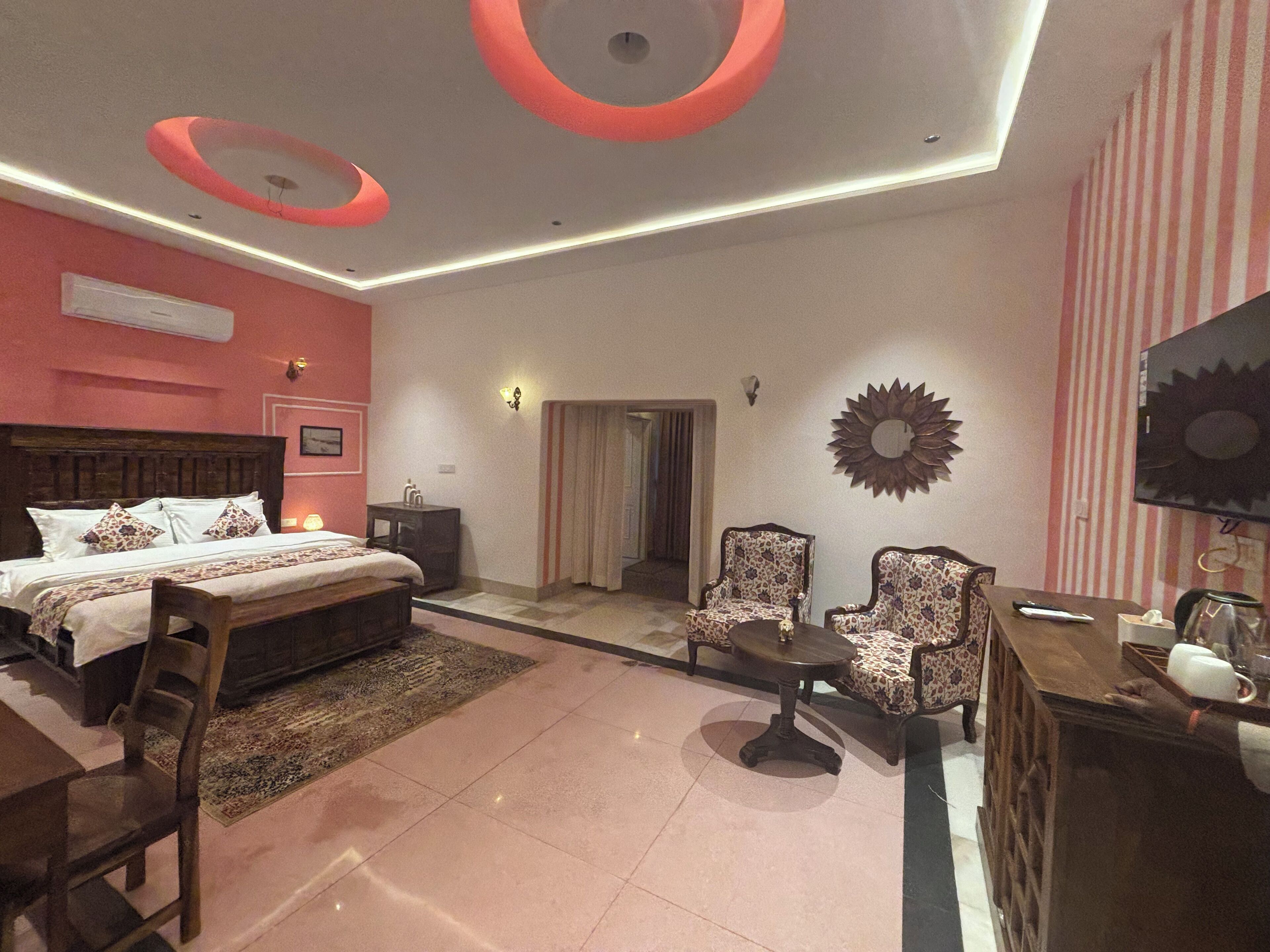 Comfort Double Room | Laptop workspace, free WiFi