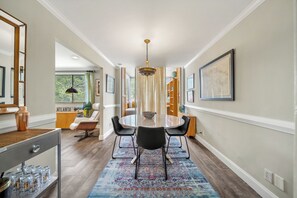 Interior - Urban-Eclectic Downtown Condo w Parking, sleeps 4 (Atlanta)
