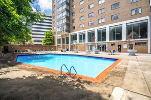 Pool - Urban-Eclectic Downtown Condo w Parking, sleeps 4 (Atlanta)