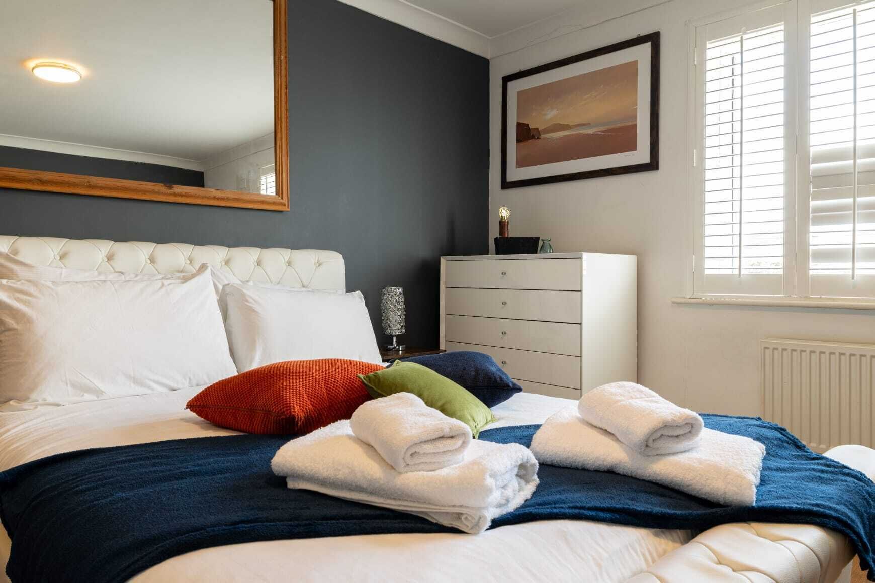 4 bedrooms, in-room safe, desk, iron/ironing board