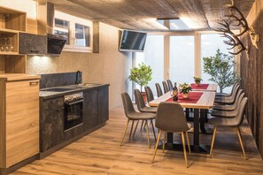 Mikrovågsugn, ugn, spishäll och diskmaskin
