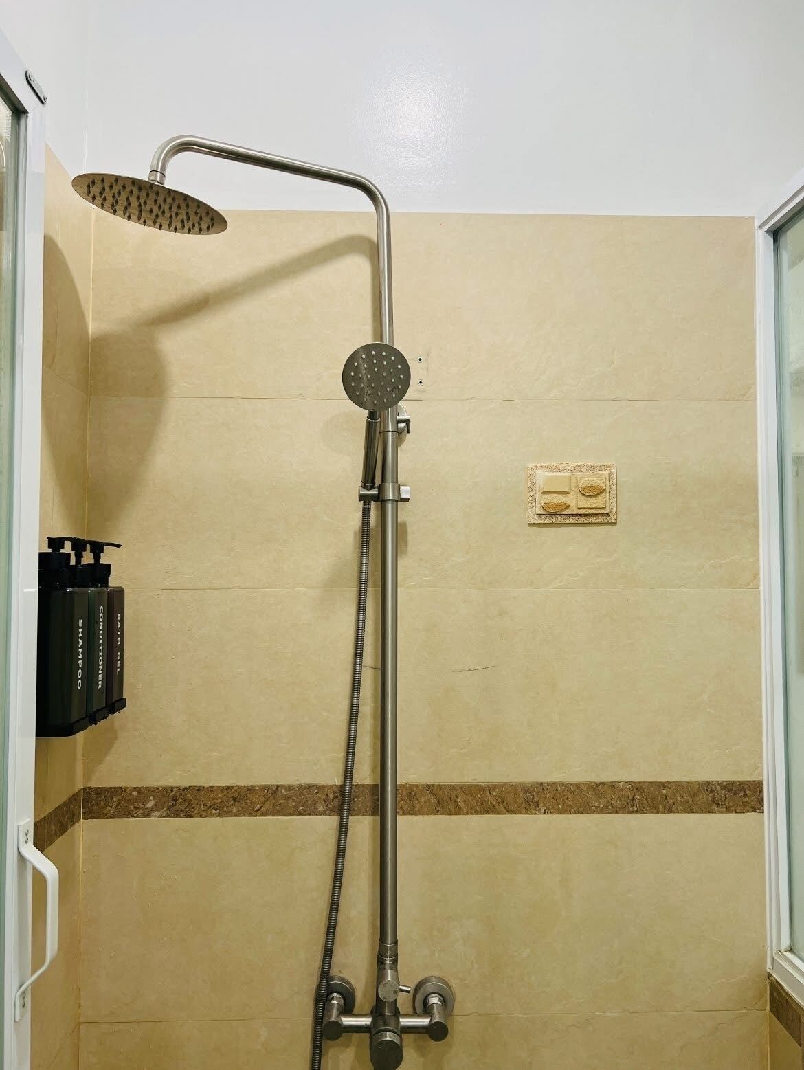 Hair dryer, bidet, towels, soap