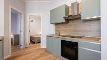 Frigorifero, forno, piano cottura, pentole/stoviglie/utensili