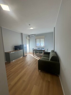 TV - Street View Apartment (Margherita di Savoia)