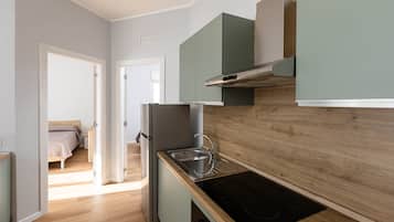 Frigorifero, forno, piano cottura, pentole/stoviglie/utensili