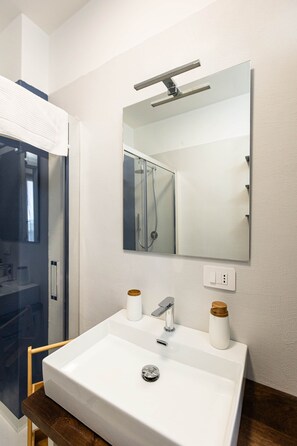 Hair dryer, towels - Sea View Suite (Margherita di Savoia)