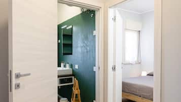 WiFi, bed sheets, wheelchair access