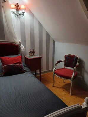 Internet, bed sheets - Chambre d'hôte finistere sud activities well-being personal development (Bannalec)