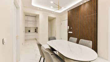 Apartment, 3 Bedrooms | Dining room