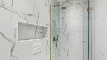 Apartment, 3 Bedrooms | Bathroom
