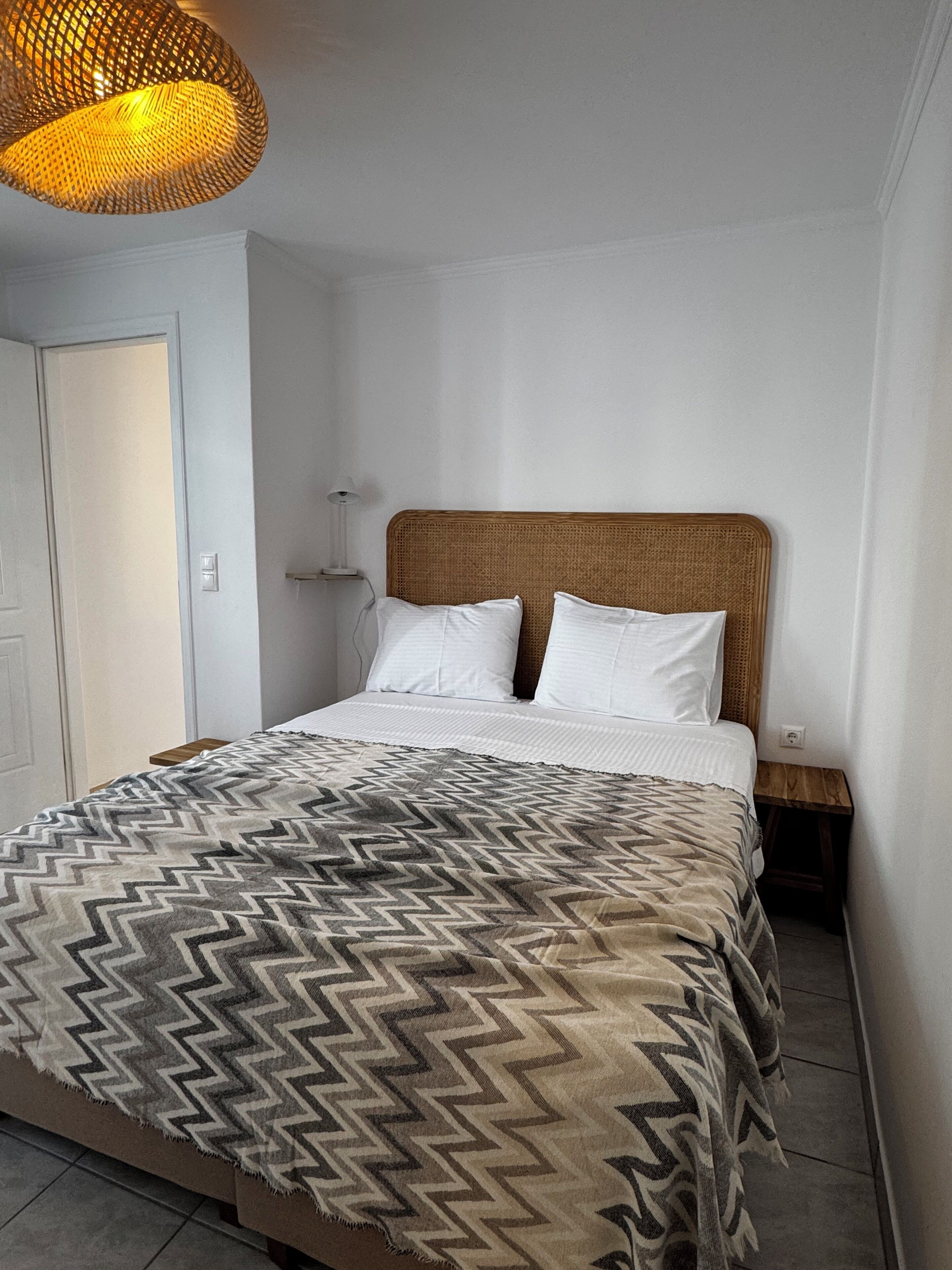 Cofres nos quartos, quartos à prova de som, Wi-Fi de cortesia