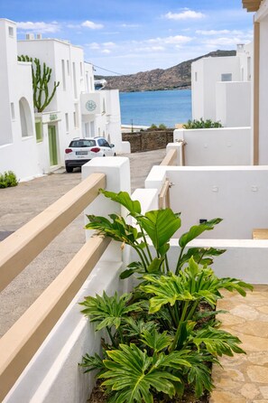 Garden - Althea suites (Paros)