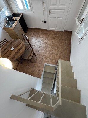 Deluxe-Villa, Balkon, eingeschränkter Meerblick | Eigene Küche | Kühlschrank, Herdplatte, Kochgeschirr/Geschirr/Besteck